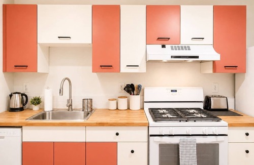 Harsimus Cove Apartment | Cozy Brownstone Retreat, Near PATH, NYC