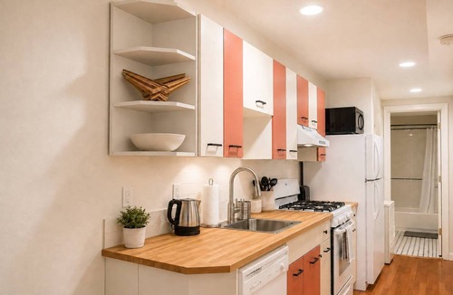 Harsimus Cove Apartment | Cozy Brownstone Retreat, Near PATH, NYC