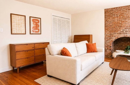 Harsimus Cove Apartment | Cozy Brownstone Retreat, Near PATH, NYC