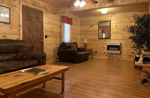 Mingo House | Cozy Cabin Ideal to Create New Family Memories in West Virginia