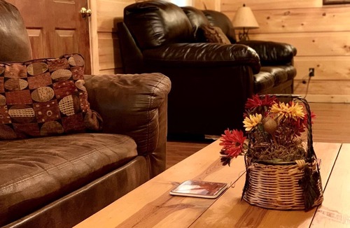 Mingo House | Cozy Cabin Ideal to Create New Family Memories in West Virginia