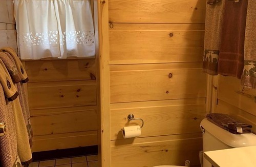 Mingo House | Cozy Cabin Ideal to Create New Family Memories in West Virginia