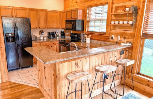 Edray Cabin | Cozy Cabin Retreat w/Private Hot Tub NEAR SLOPES