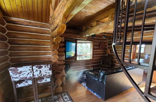 Lakeside Cabin | Cozy Cabin w/firepit, 5 min walk to beach. (pet friendly!)