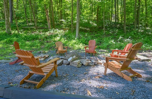 McHenry House | Cozy Cabin w/Fireplaces, Sauna & Firepit