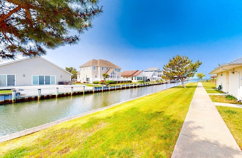 North Ocean City Condo | Cozy canal-side condo with pool, bay views, central AC, & deck - walk to beach
