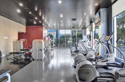 Hallandale Beach Hotel | Cozy Canal View Studio Private Balcony Pool 2208