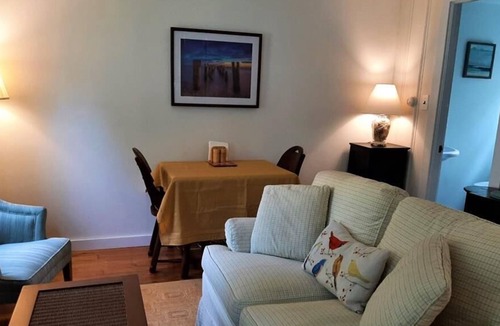 Bass River Cottage | Cozy Cape Cod Cottage near South facing beaches, island ferries and restaurants!