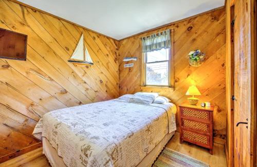 East Sandwich House | Cozy Cape Guest Cottage—Steps to Oceanfront Bay