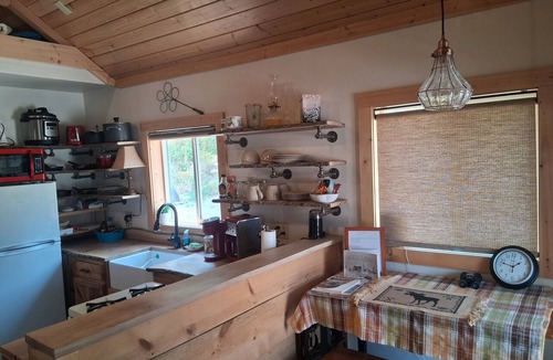 Hamilton Cabin | Cozy & Charming Cabin in the Heart of the Bitterroot Valley