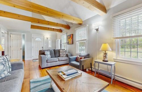 Brewster House | Cozy Charming Cottage