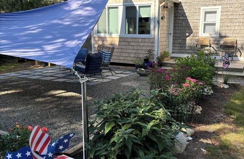 West Chatham Cottage | Cozy Chatham Cottage walk to Hardings beach Restaurants & downtown.