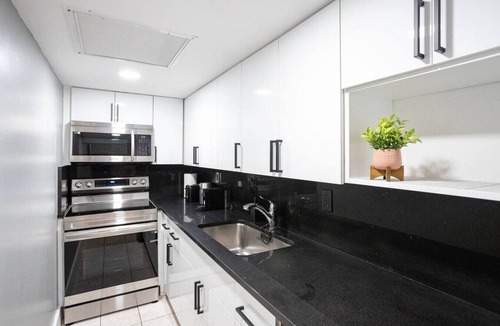 Flamingo/Lummus Apartment | COZY & CHIC Suite 1 BDR/1BTH