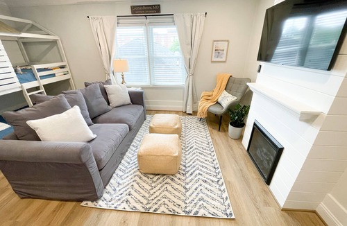 Leonardtown Apartment | Cozy clean apartment in the heart of Leonardtown!