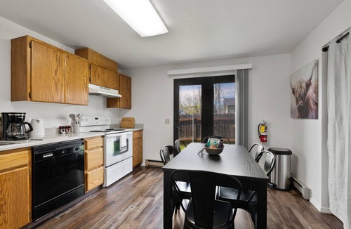 Columbia Falls Villa | Cozy Condo Close to Glacier Park & Whitefish