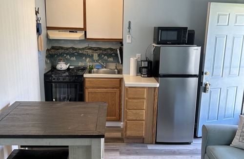 Harwich Port Condo | Cozy condo in downtown Harwich Port short walk to Bank Street Beach