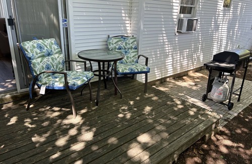 Harwich Port Condo | Cozy condo in downtown Harwich Port short walk to Bank Street Beach