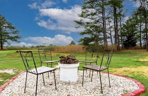 Crisfield House | Cozy Contemporary Home