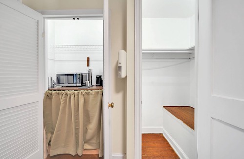 Potomac West House | Cozy & convenient 2-bedroom townhome with AC in charming Alexandria