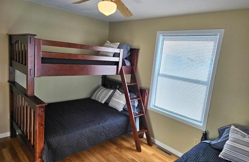 Oswego Apartment | Cozy Corner