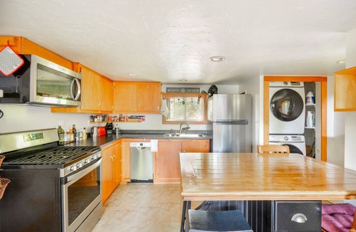Woods Hole Cottage | Cozy Cottage 1/2 mile to Woods Hole village