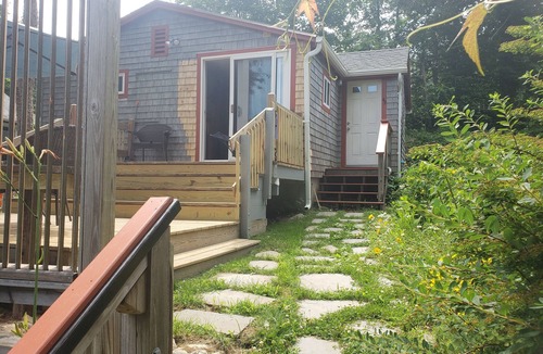 Woods Hole Cottage | Cozy Cottage 1/2 mile to Woods Hole village
