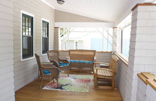 West Hyannisport House | Cozy Cottage: 135-HYP Quintessential Hyannis Port Cottage: Renovated, Putting Green, Walk to Beach