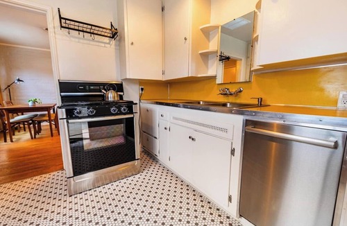 Mar Vista House | Cozy Cottage in Mar Vista - 2 Bedroom