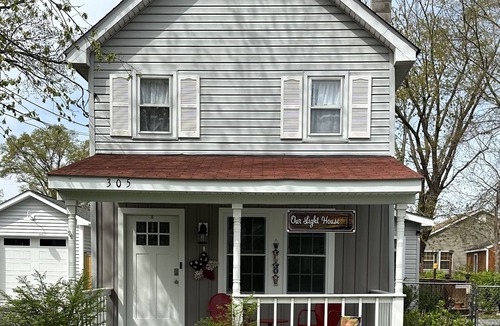 Colonial Beach Cottage | Cozy cottage on the point - 2 blocks from river and bay!