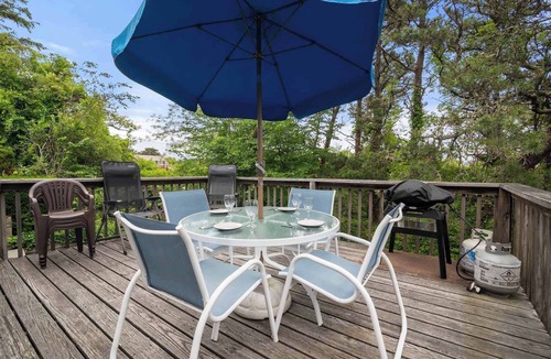 East Orleans House | Cozy Cottage Walk to Nauset Beach!