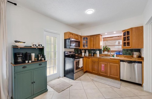 Dania Beach House | Cozy Dania Beach House with Fenced Backyard