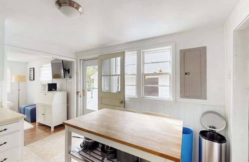 Cotuit House | Cozy dog friendly cottage: close to beaches & large fenced yard