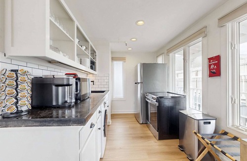 Oak Bluffs Apartment | Cozy Downtown Studio - Walk to Ferry & Town