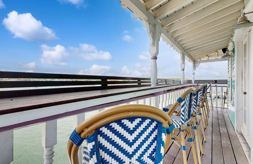 Oak Bluffs Apartment | Cozy Downtown Studio - Walk to Ferry & Town