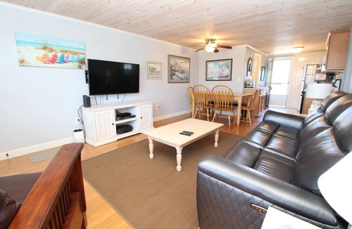 West Dennis House | Cozy Duplex Retreat Close to Beaches! (1814)