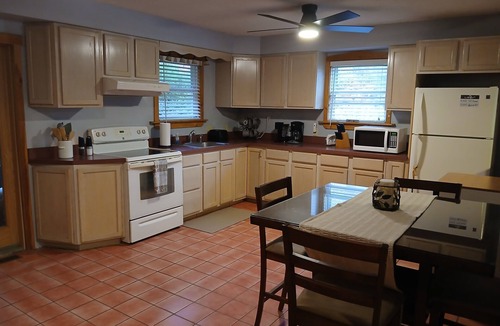 Woodgate House | Cozy Elm- Family oriented neighborhood w/Lake-rights to White Lake