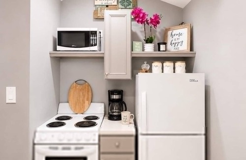Miramar House | Cozy Escape Free Parking Private Patio