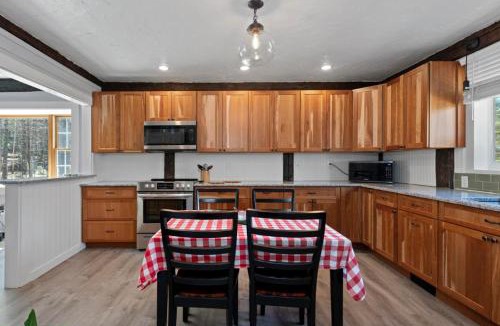 Alexandria House | Cozy Every Season Cabin Perfect for Families