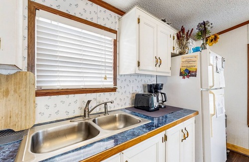 Assateague Pointe House | Cozy Family-Friendly Home with WiFi, AC, Shared Pool, Tennis, Pond & Playgrounds