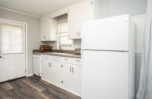 Hanover Cottage | Cozy Family/Pet Friendly Country Cottage