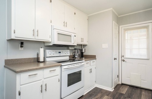 Hanover Cottage | Cozy Family/Pet Friendly Country Cottage