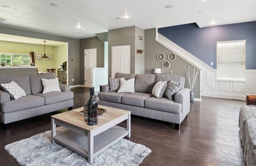 Newark House | Cozy family size Lakeview home, 6 mins drive to University of Delaware