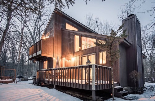 Bushkill House | Cozy Forest Creekside Home: jacuzzi, fireplace, firepit+