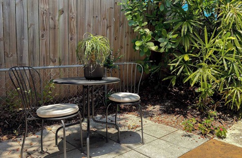 Lake Ridge Apartment | Cozy Garden Bungalow - Beach/Wilton/Patio