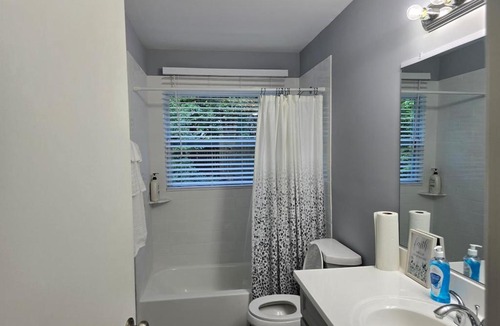 Hampton House | Cozy Haven in Hampton Roads Near Beaches, Military Bases & Historic Sites