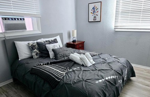 Hampton House | Cozy Haven in Hampton Roads Near Beaches, Military Bases & Historic Sites
