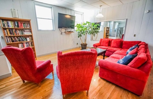Tisbury Resort | Cozy History ResortnLocated in the center of the city