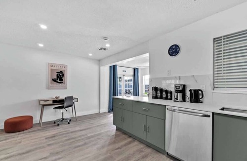 Boulevard Heights House | Cozy Hollywood Private Pool Retreat | Ping pong