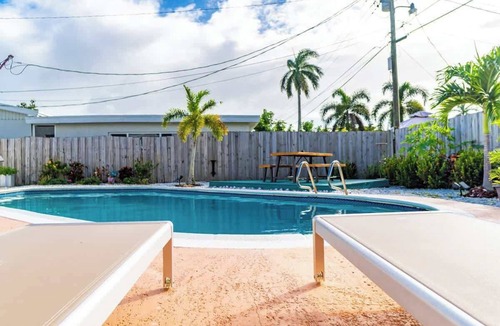 Boulevard Heights House | Cozy Hollywood Private Pool Retreat | Ping pong