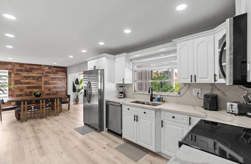 University Park House | Cozy Home 5B/2Bth Heated Pool